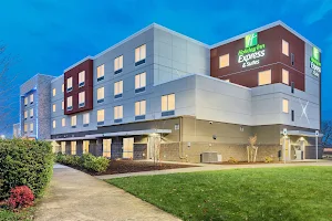Holiday Inn Express & Suites Salem North - Keizer, an IHG Hotel image
