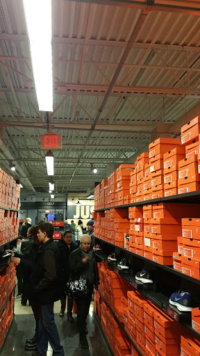 Sporting Goods Store «Nike Factory Store», reviews and photos, 1 Outlet Blvd #600, Wrentham, MA 02093, USA