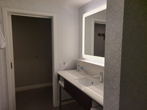 Hampton Inn & Suites Gilroy image
