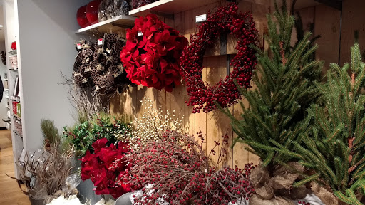 Furniture Store «Crate & Barrel», reviews and photos, 4999 Old Orchard Road4999, Skokie, IL 60077, USA