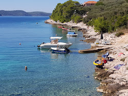 Photo de Strasincica beach avec une baie minuscule