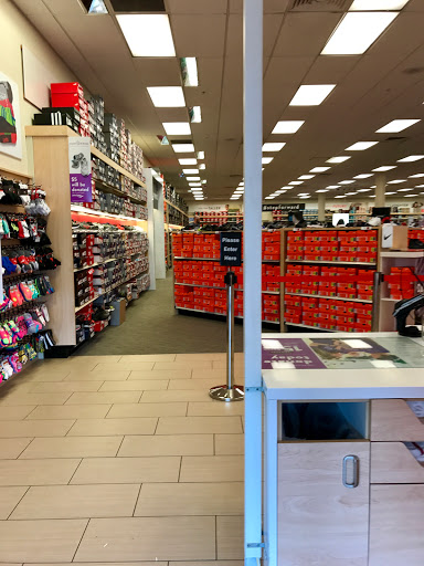 Shoe Store «Famous Footwear», reviews and photos, 3501 NJ-42, Turnersville, NJ 08012, USA