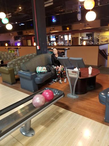 Bowling Alley «Strike Ten Lanes & Lounge», reviews and photos, 800 E Nerge Rd, Roselle, IL 60172, USA
