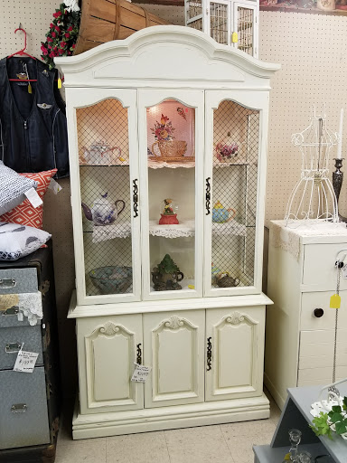 Antique Store «Big Stick Long Bow Mall», reviews and photos, 1145 E 1st St, DeRidder, LA 70634, USA