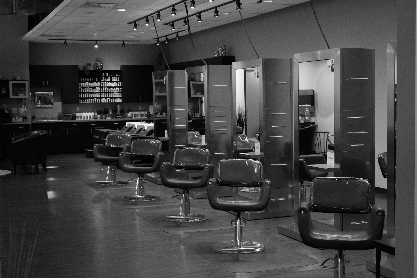 Blondie & Co. Salon  Barbershop