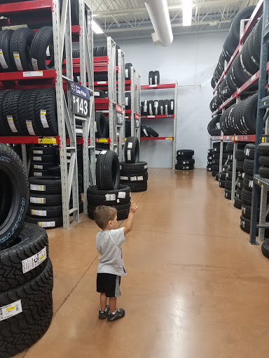 Tire Shop «Walmart Tires & Auto Parts», reviews and photos, 10 Riverton Commons Dr, Front Royal, VA 22630, USA