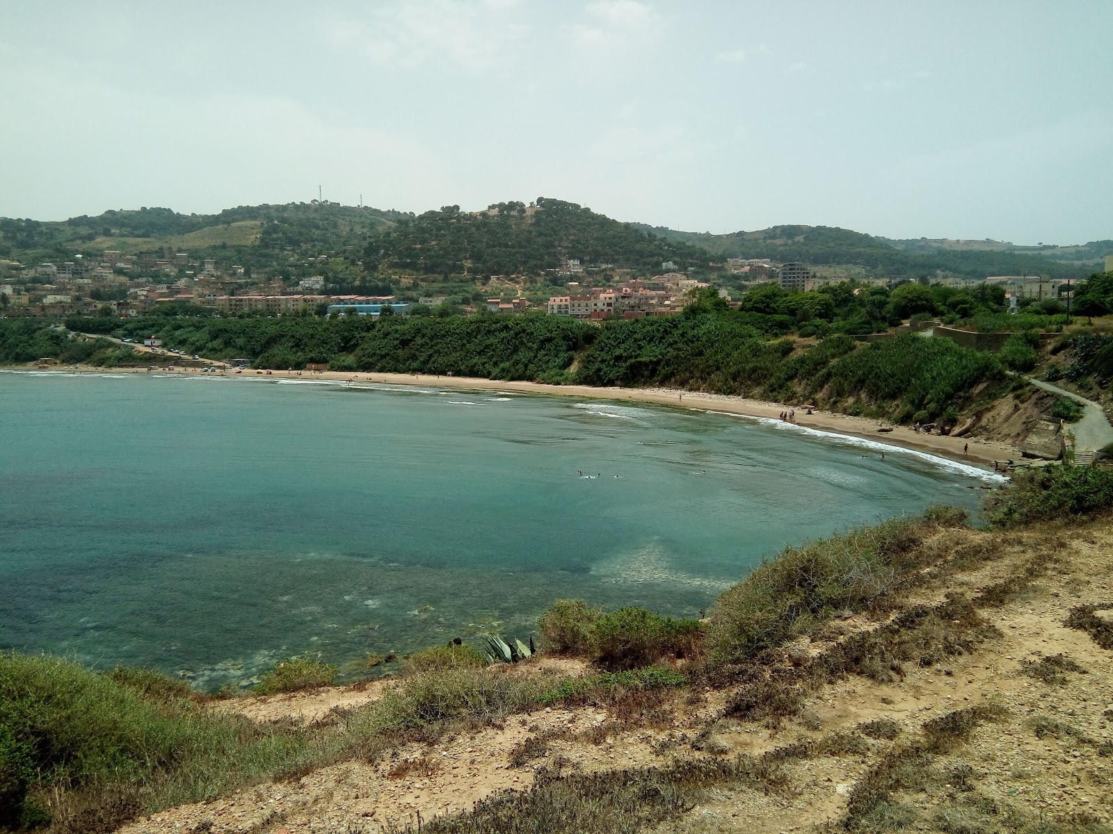 Foto van Plage Tizirine ondersteund door kliffen