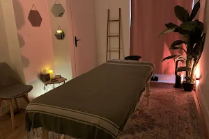 Vanessa Ceyrolle - Massage bien-être & Ateliers massage bébé/duo/femme enceinte image