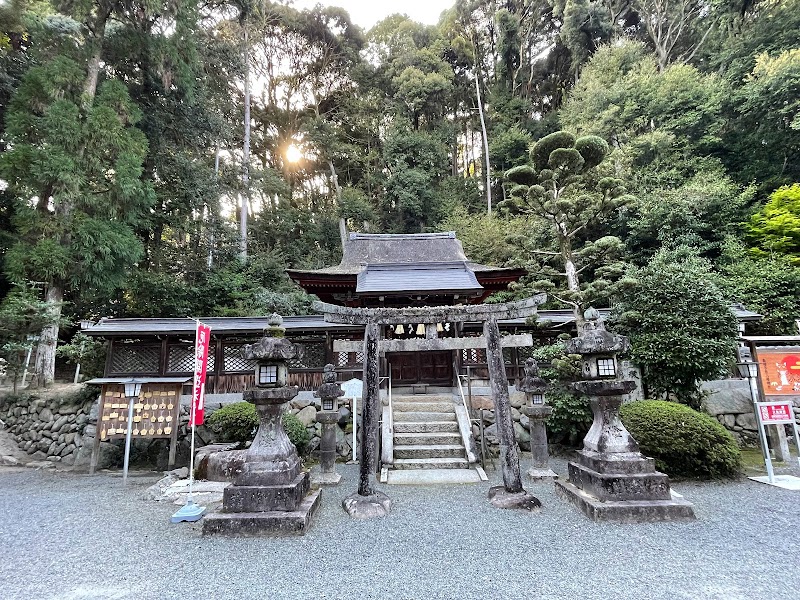 烏帽子形(えぼしがた)八幡神社