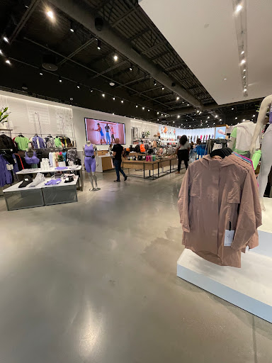 Sportswear Store «lululemon», reviews and photos, 2223 N Westshore Blvd #264, Tampa, FL 33607, USA