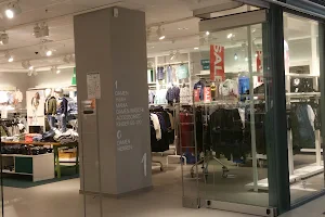 H&M image