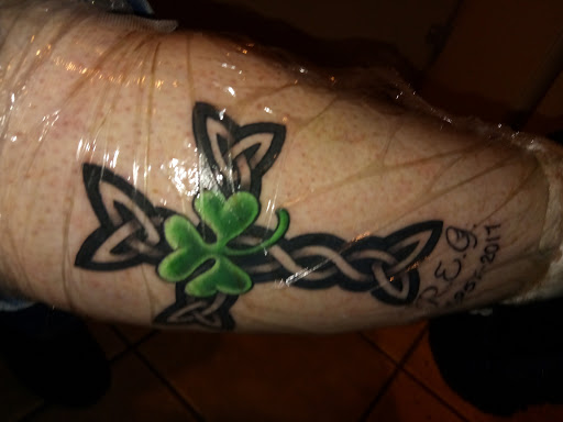 Tattoo Shop «A Thin Line Tattoo», reviews and photos, 9 E Wilson St, Batavia, IL 60510, USA