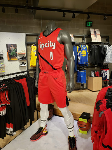 Sporting Goods Store «Nike Seattle», reviews and photos, 1500 6th Ave, Seattle, WA 98101, USA
