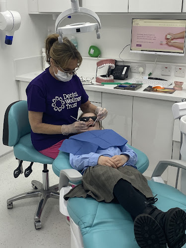 Reviews of Dr Linda Greenwalls in London - Dentist
