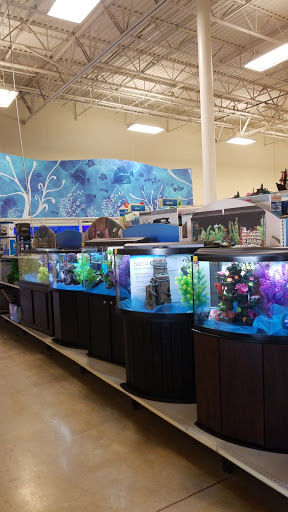 Pet Supply Store «PetSmart», reviews and photos, 20530 E 13 Mile Rd, Roseville, MI 48066, USA