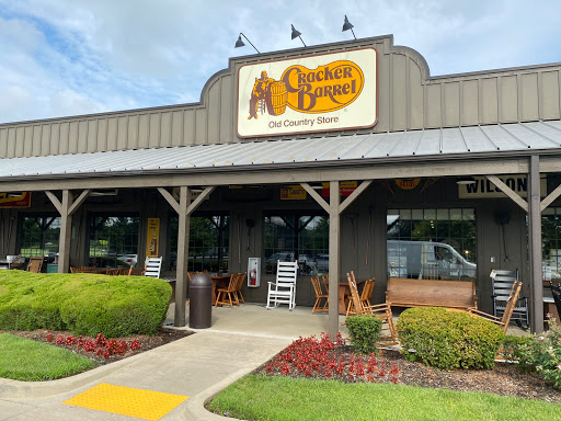 American Restaurant «Cracker Barrel Old Country Store», reviews and photos, 11000 Dixie Hwy, Louisville, KY 40272, USA