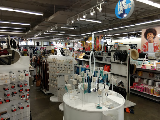Clothing Store «Old Navy», reviews and photos, 2899 El Camino Real, Tustin, CA 92782, USA