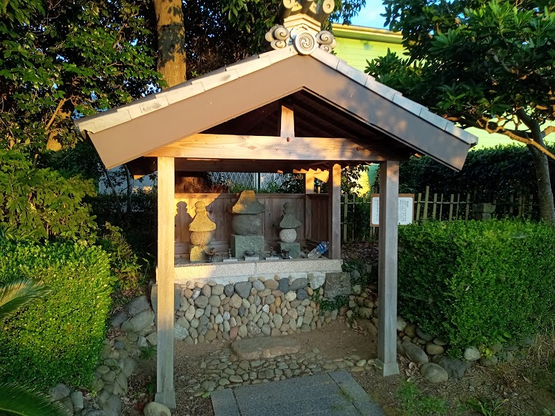 鎌田兵衛政家の供養塔