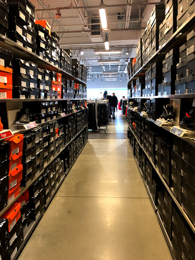 Sporting Goods Store «Nike Factory Store», reviews and photos, 1 Premium Outlet Blvd #699, Tinton Falls, NJ 07753, USA