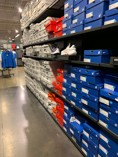 Sporting Goods Store «Nike Factory Store», reviews and photos, 1 Outlet Blvd #600, Wrentham, MA 02093, USA