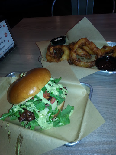 Hamburger Restaurant «Aioli Gourmet Burgers», reviews and photos, 10652 N 32nd St, Phoenix, AZ 85028, USA