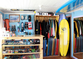 MAR DE FONDO TIENDA Y TALLER DE SURF