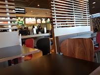 Atmosphère du Restaurant de hamburgers McDonald's à Cesson - n°2