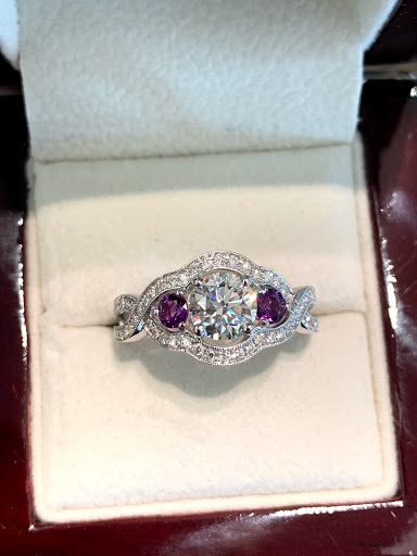 Jewelry Store «The Diamond Factory of Ann Arbor», reviews and photos, 668 Briarwood Cir, Ann Arbor, MI 48108, USA
