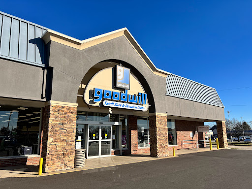 Thrift Store «Goodwill Retail Store of Chesterfield – Forum Center», reviews and photos, 11 Forum Shopping Center, Chesterfield, MO 63017, USA