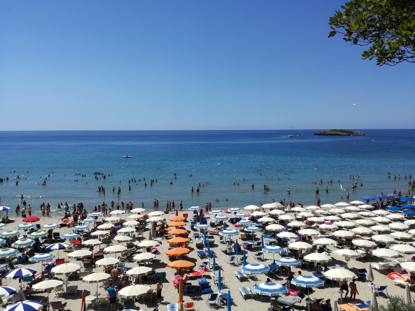 Foto af Calanca Strand med høj niveau af renlighed