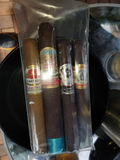 Tobacco Shop «Up Down Cigar», reviews and photos, 1550 N Wells St, Chicago, IL 60610, USA