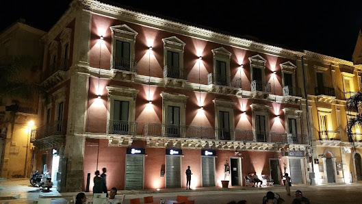 Palazzo Melfi Suite Hotel 4, Piazza Fonte Diana, 97013 Comiso RG, Italia