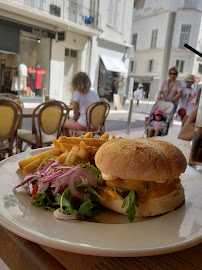 Hamburger du Restaurant français Le Pastis Cannes - n°3