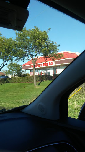 Tire Shop «Discount Tire Store - Romeoville, IL», reviews and photos, 671 N Weber Rd, Romeoville, IL 60446, USA