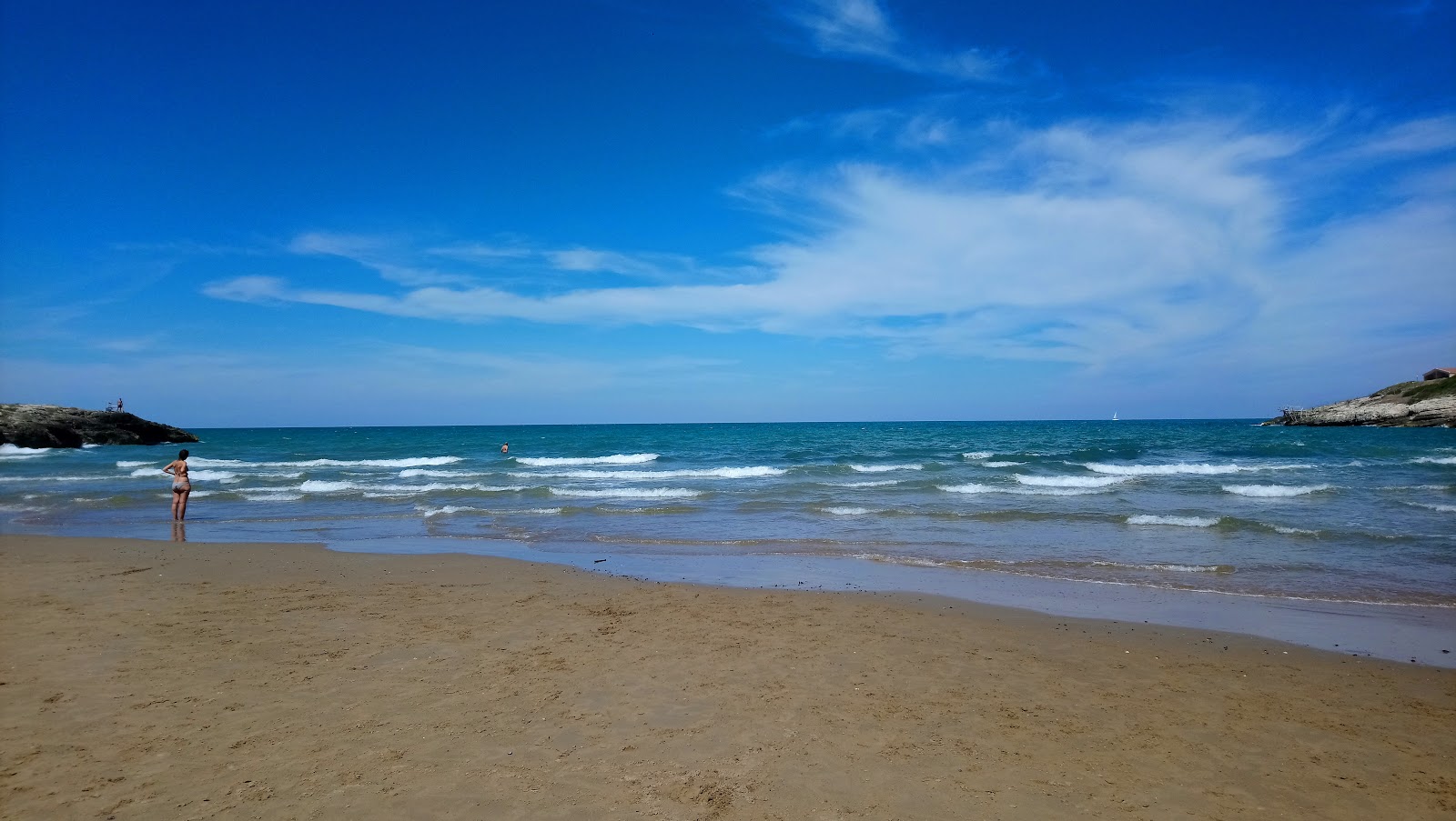 Spiaggia Stretta的照片 带有小海湾