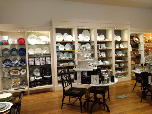Kitchen Supply Store «Williams-Sonoma», reviews and photos, 2030 Bond St #180, Charlottesville, VA 22901, USA