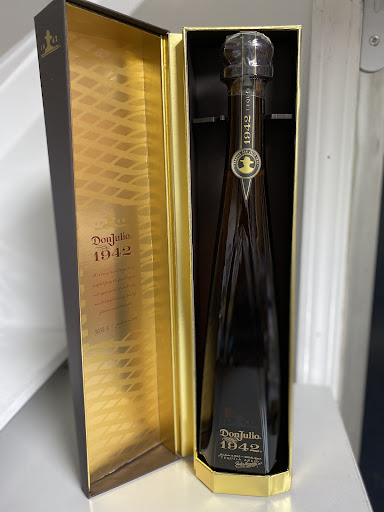 Liquor Store «D & M Liquor Store», reviews and photos, 595 Ralph David Abernathy Blvd, Atlanta, GA 30312, USA