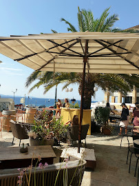 Atmosphère du Restaurant Café Zézé à Ajaccio - n°4