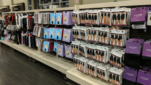 Shoe Store «DSW Designer Shoe Warehouse», reviews and photos, 630 SW 145th Terrace, Pembroke Pines, FL 33027, USA