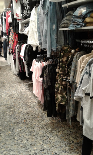 Clothing Store «F21 XXI», reviews and photos, 2800 N Main St #201, Santa Ana, CA 92705, USA