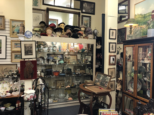Cole Valley Antiques in Lynn Peri Antiques, Vintage & Collectibles