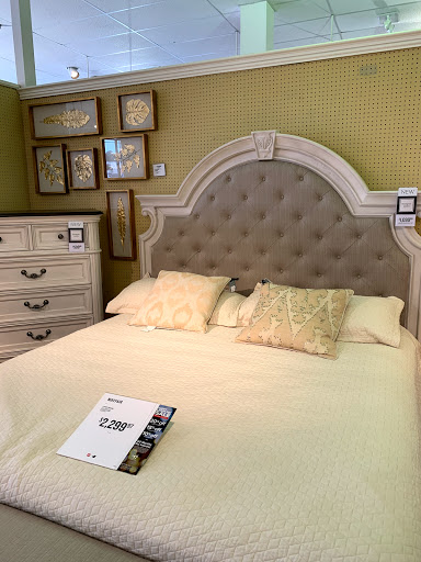 Furniture Store «Value City Furniture», reviews and photos, 2720 N Mall Dr, Virginia Beach, VA 23452, USA