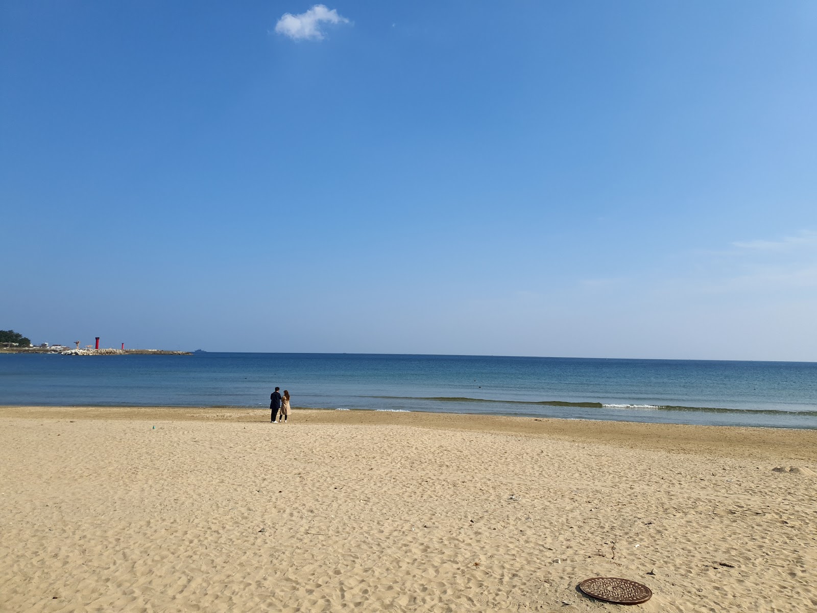 Foto van Hwajin Beach met hoog niveau van netheid
