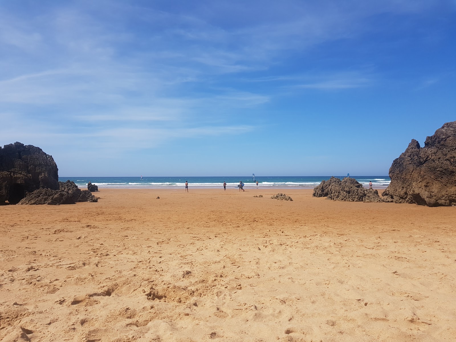 Foto av Valdearenas stranden med lång rak strand