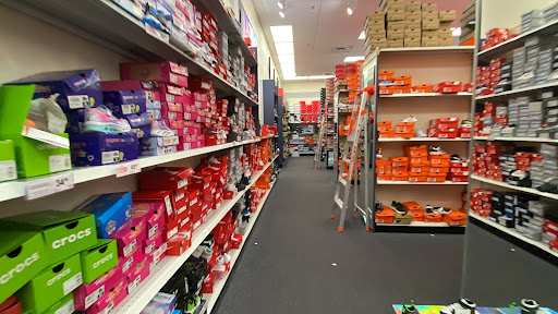 Shoe Store «Rack Room Shoes», reviews and photos, 18700 Limestone Commercial Dr, Pflugerville, TX 78660, USA