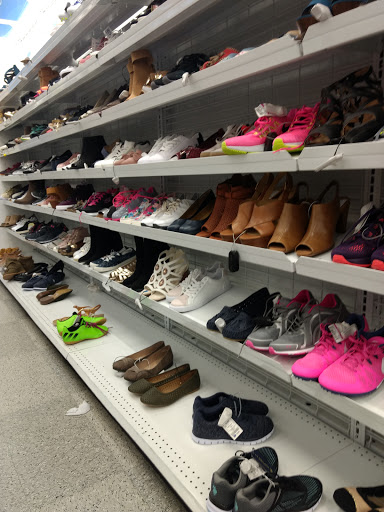 Clothing Store «Ross Dress for Less», reviews and photos, 1720 Douglas Rd, Oswego, IL 60543, USA