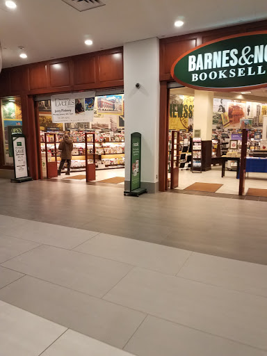 Book Store «Barnes & Noble», reviews and photos, 230 Main St, White Plains, NY 10601, USA