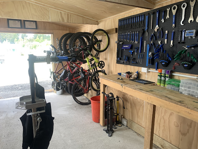 Comments and reviews of Mac's Bicycle Repair Shop