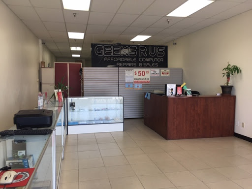 Geeks R Us image