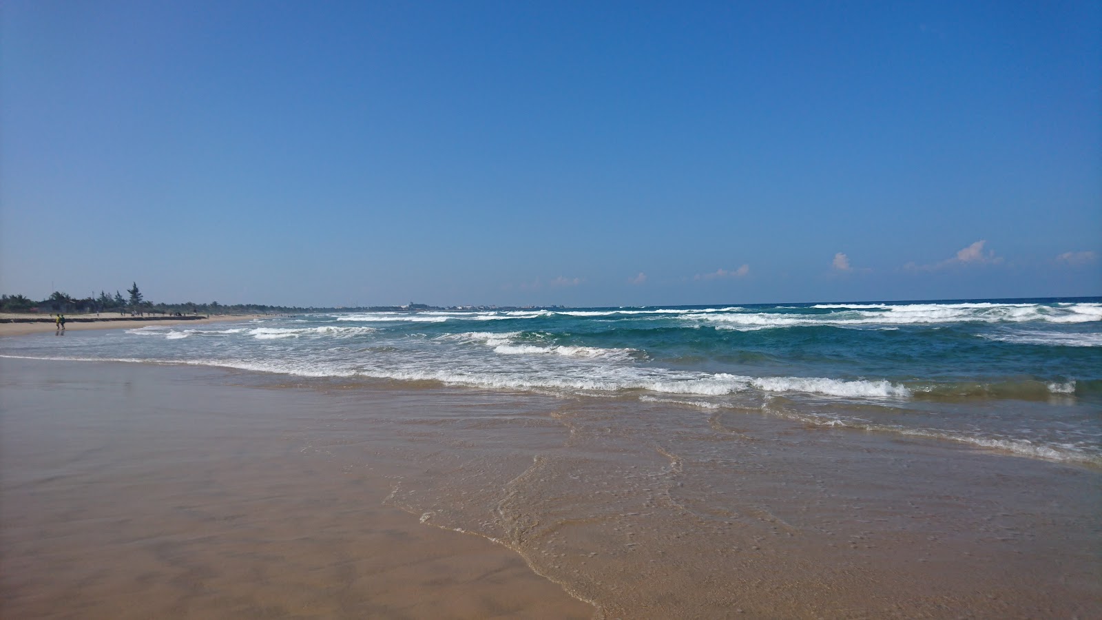 Foto von Tapakala Beach mit heller sand Oberfläche